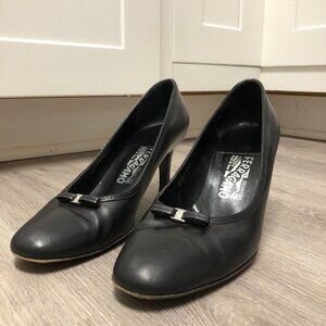 Salvatore Ferragamo Women's Size 8 C Black Leather Kitten Heels Classic Pumps